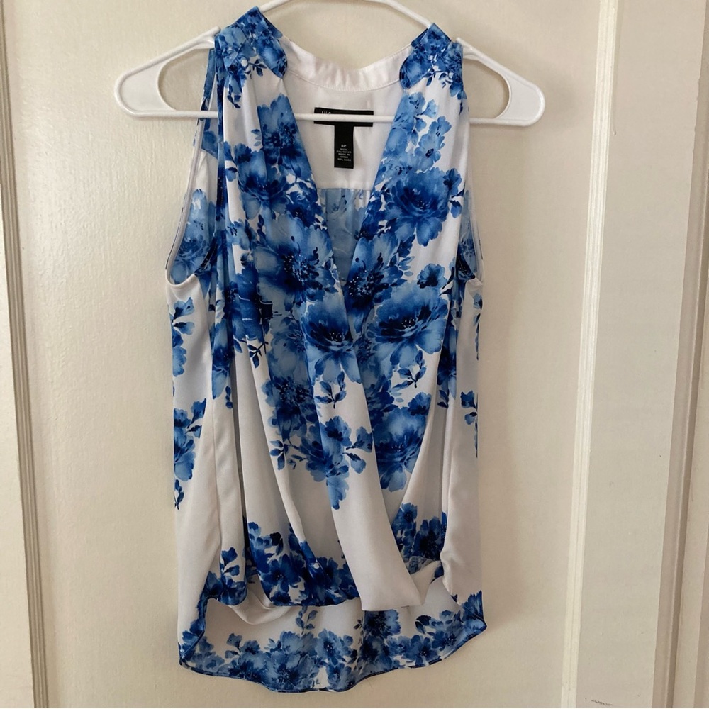 I.N.C. International Concepts Floral Blue & White Sleeveless Top - Size 8 Petite